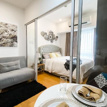 The Milano Residences Makati City Esterno foto