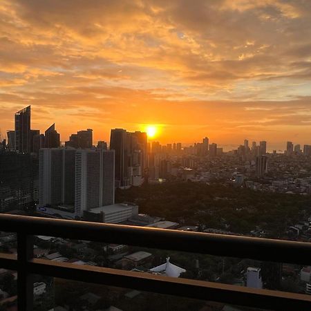The Milano Residences Makati City Esterno foto
