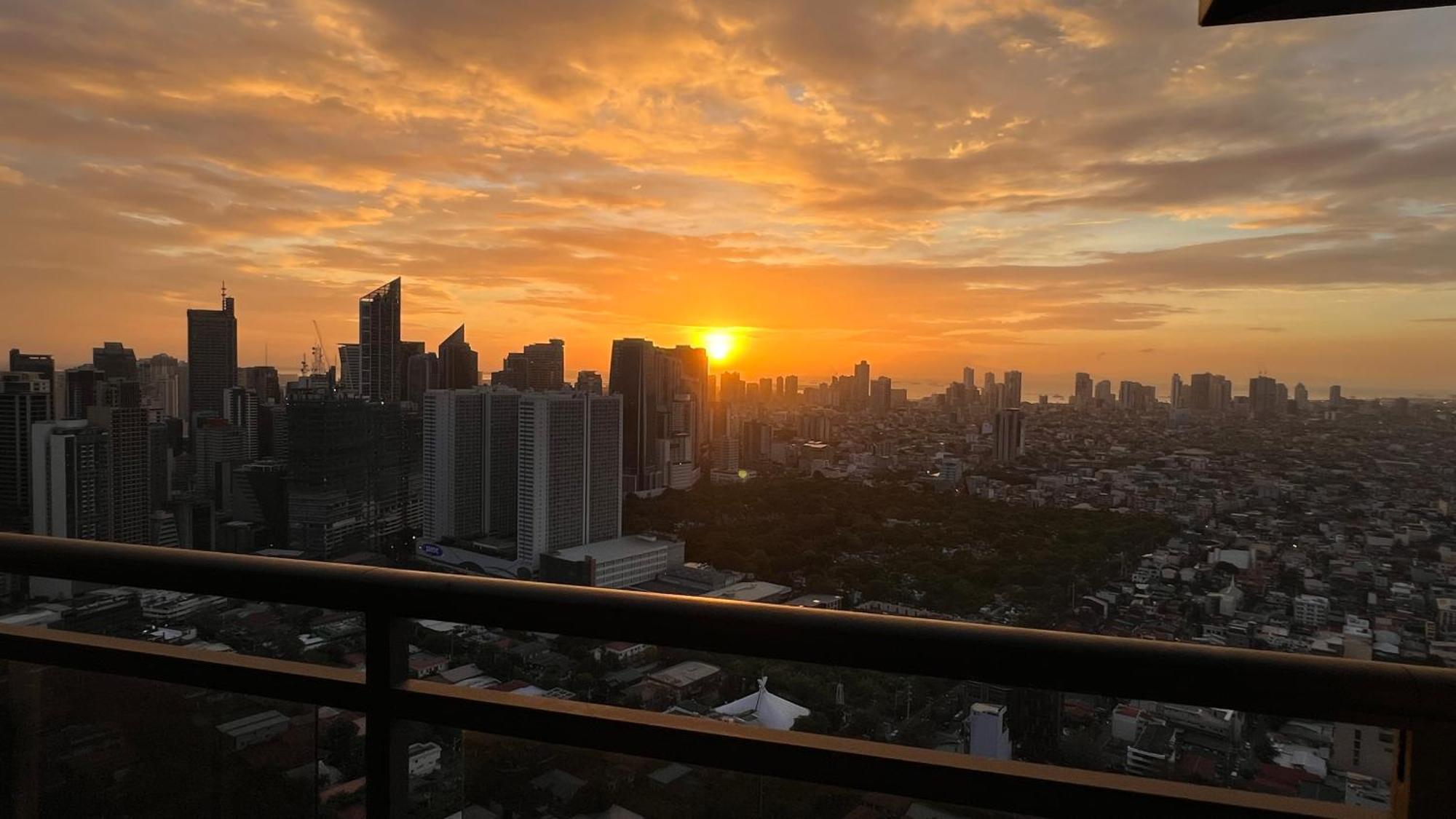 The Milano Residences Makati City Esterno foto