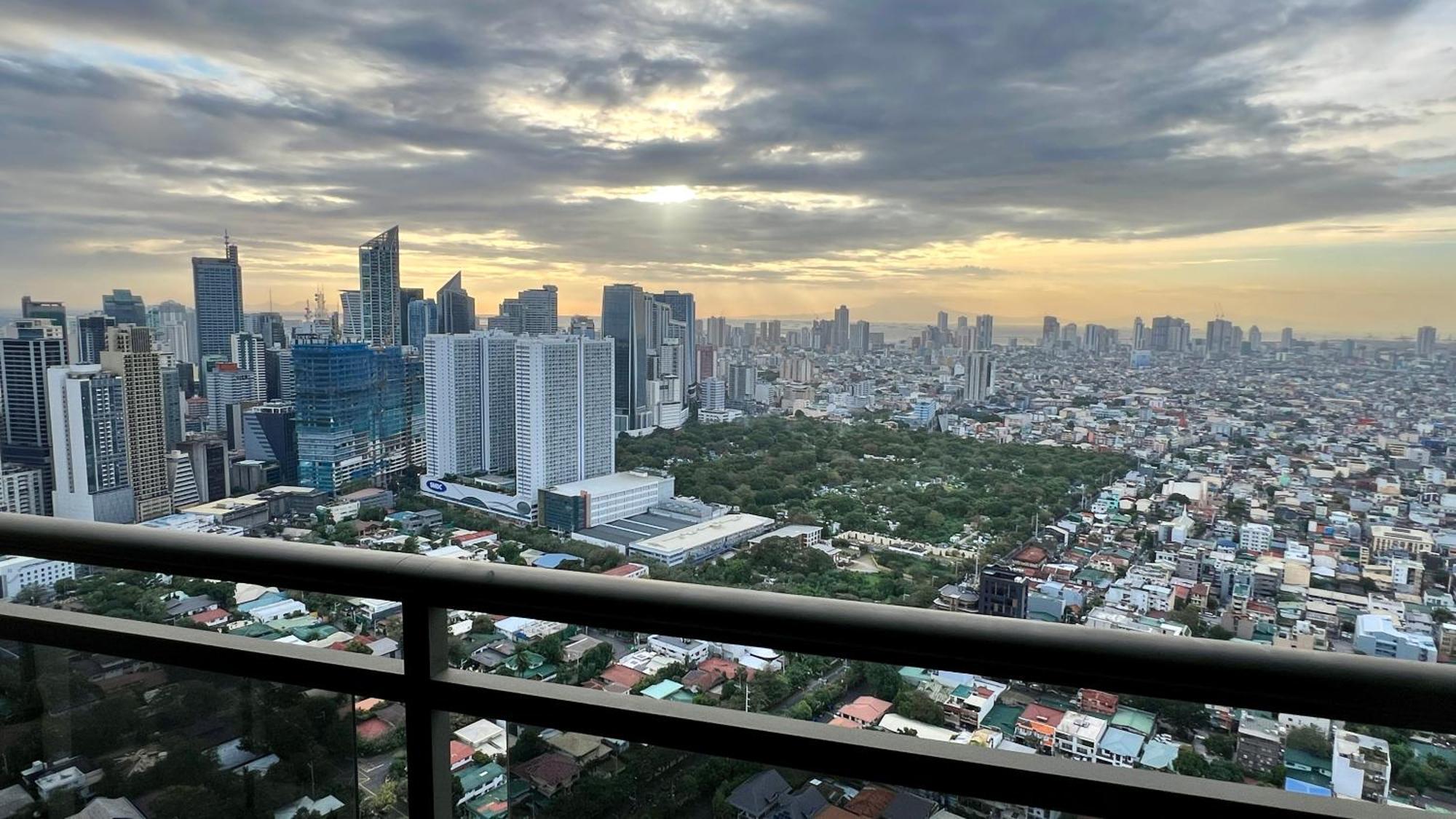 The Milano Residences Makati City Esterno foto